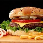 Comidas de restaurantes en USA tienen más de la mitad de las calorías diarias necesarias